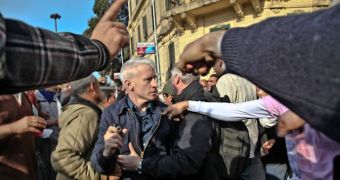 Anderson Cooper remains in Cairo, is broadcasting live from secret location