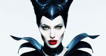 Angelina Jolie trained hard, did yoga for “Maleficent” flying scenes