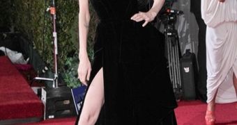 Angelina Jolie strikes a (leggy) pose on the red carpet at the Oscars 2012