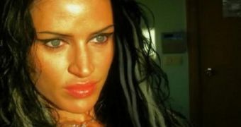Angelina Jolie Lookalike Luminiţa Perijoc Rapes Male Cab Driver