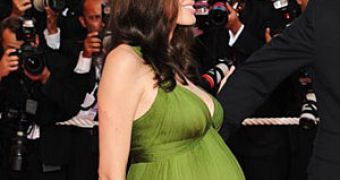 Angelina Jolie: Pregnancy Made Fashionable