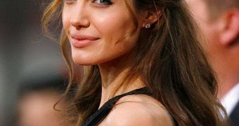 Angelina Jolie’s Aunt Dies of Breast Cancer
