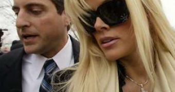 The late Anna Nicole Smith and attorney / lover Howard K. Stern