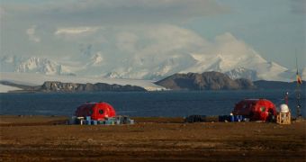 Antarctic lake found to hold massive number of virus species