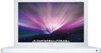 Apple White polycarbonate MacBook