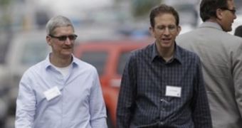 Apple CEO, Tim Cook and Paul Sagan, chief executive of Akamai