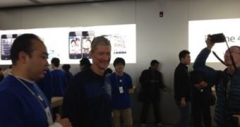 Apple CEO Visits Store in Beijing
