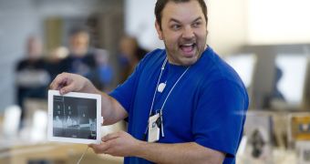 Apple retail staffer