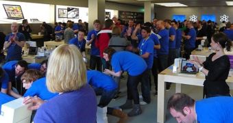 Apple retail staff