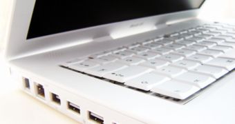 Apple 13-inch polycarbonate MacBook (White)