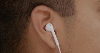 Apple Intros EarPods, Defined by the Geometry of the Ear