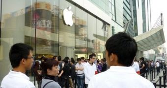 Chinese customers in front of an Apple store