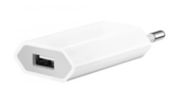 Apple Launches New, Slimmer Power Adapter for iPods, iPhone
