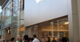 Apple Sells Big in UK