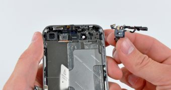 iPhone 4 teardown reveals ambient-light and proximity sensor