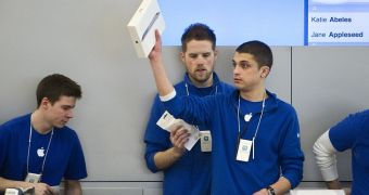 Apple Sued for Cutting into Retail Staffers' Break Time