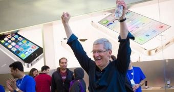Tim Cook cheering with Apple retail staffers and customers