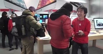 Apple staffer ecstatic about Lucky Bag promo