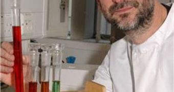 Professor Chris Cooper's team, at the University of Essex in the UK, managed to create artificial hemoglobin that is less toxic when outside red cells