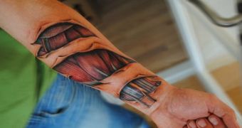 Artist Makes Realistic, Biomechanical Tattoos