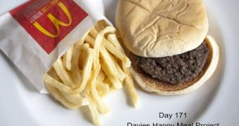 Sally Davies launches the “Happy Meal Project” with burger and fries – which look the same after 171 days