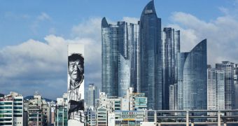 Asia’s Tallest Mural Towers at 230 Feet (70 m)