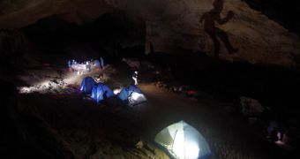 "Cavenauts" complete 6-day mission in Italian cave