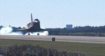 Atlantis lands at the KSC, successfully concluding the STS-129 assembly flight to the ISS