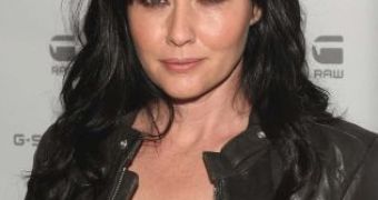 Shannen Doherty calls the cops on Twitter follower threatening suicide, audio is out