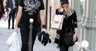 Avril Lavigne and Chad Kroeger have been engaged since August 2012, will marry on July 1, 2013