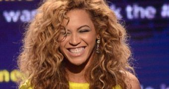 Beyonce wins Best Female R&B Artist at BET Awards 2012