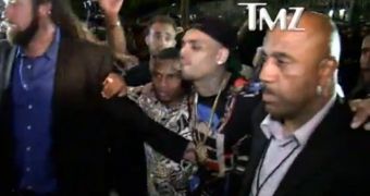 Chris Brown got drunk at the BET Awards 2014, could hardly walk on his own