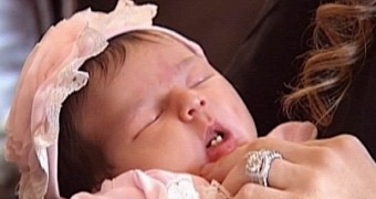 Baby in Missouri, US, was born with two front teeth