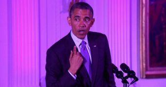 Barack Obama Explains Lipstick on His Collar: It Was Jessica Sanchez – Video