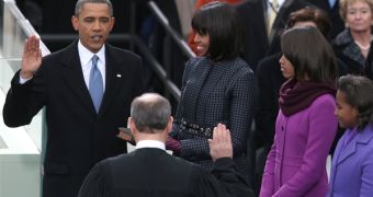 Barack Obama Stumbles on Oath at Inauguration Ceremony – Video