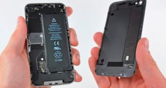 iPhone pried open, battery revealed