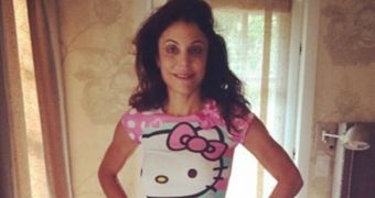 Bethenny tries on the pajamas of her 4-year-old daughter, the Internet freaks out