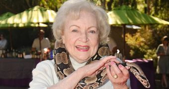 Betty White receives snake as a birthday present