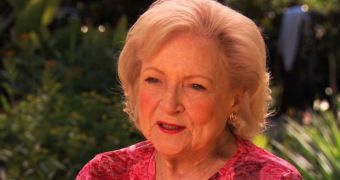 Betty White wants to raise money for animals