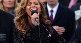 Beyonce Performs the National Anthem at Obama Inauguration – Video