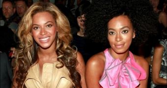 Solange is providing vital moral support to Beyonce these days