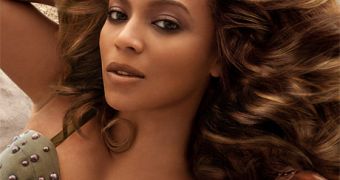 Beyonce Wows in New Ad for House of Dereon