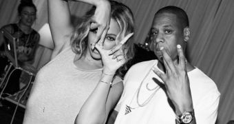 Beyonce and Jay Z continue to pose as a happily married couple on social media