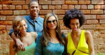Beyonce, Jay Z, Tina, and Solange pose as one happy family after the elevator incident