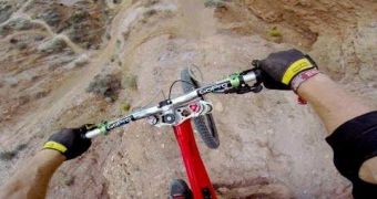 Kelly McGarry reveals how it feels to jump over a canyon in mountain bike