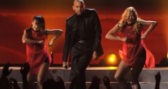 Chris Brown performs new single at the Billboard Music Awards, could have done better