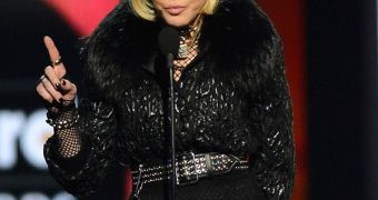 Billboard Music Awards 2013: Madonna Wins Top Touring Artist – Video