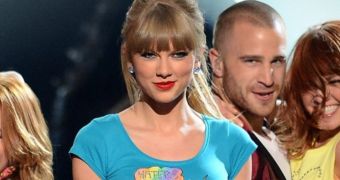 Billboard Music Awards 2013: Taylor Swift Is “22” – Video
