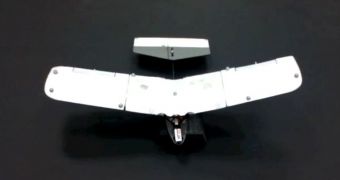 This is the new flying robot developed at UIUC. The machine is capable of perching on a human hand