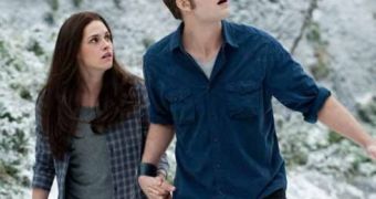 Kristen Stewart and Robert Pattinson are back on set, for “Breaking Dawn”